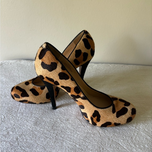 Talbot size 7 1/2 heel in leopard print - Picture 2 of 8
